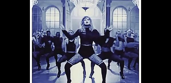  Taylor Swift in High Boots! OMG!